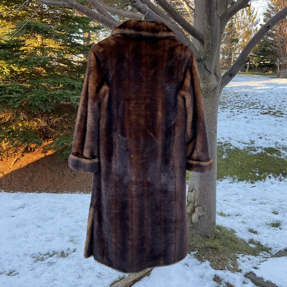 Regal Faux-Fur Vintage Long Brown Coat Size S-L - Picture 2 of 16